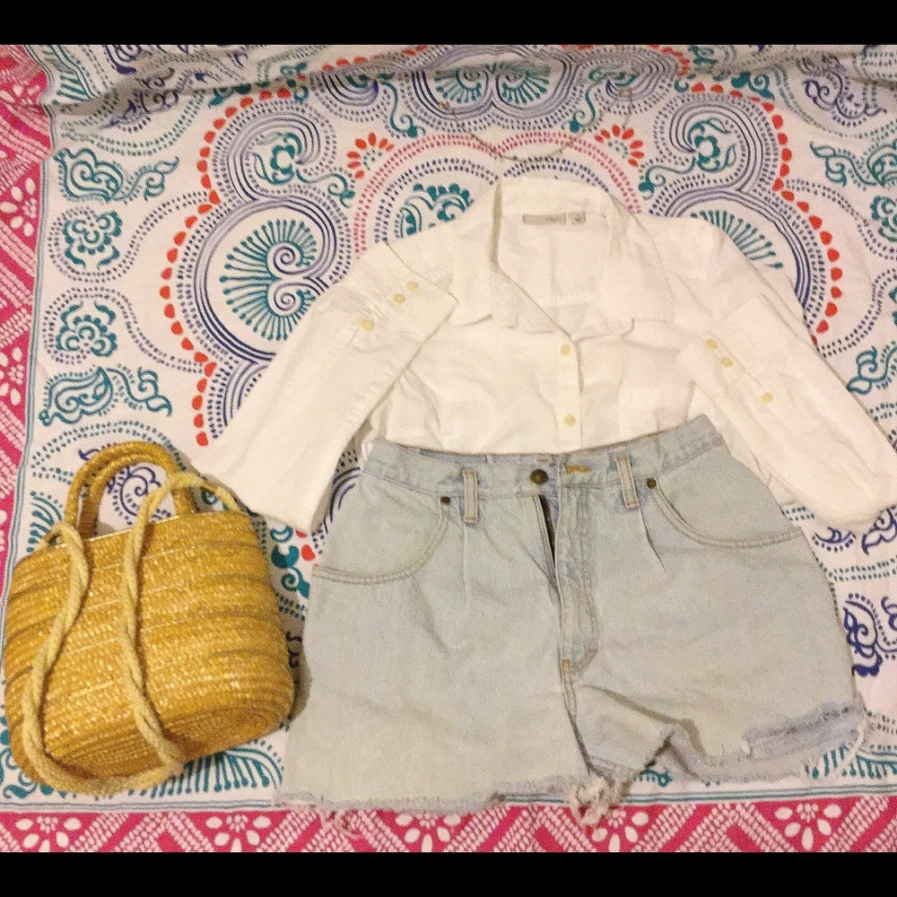 WHITE BUTTON DOWN SHIRT